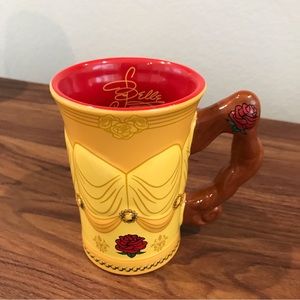 🔻🔻🔻authentic Disney Beauty and the Beast Belle yellow dress mug cup